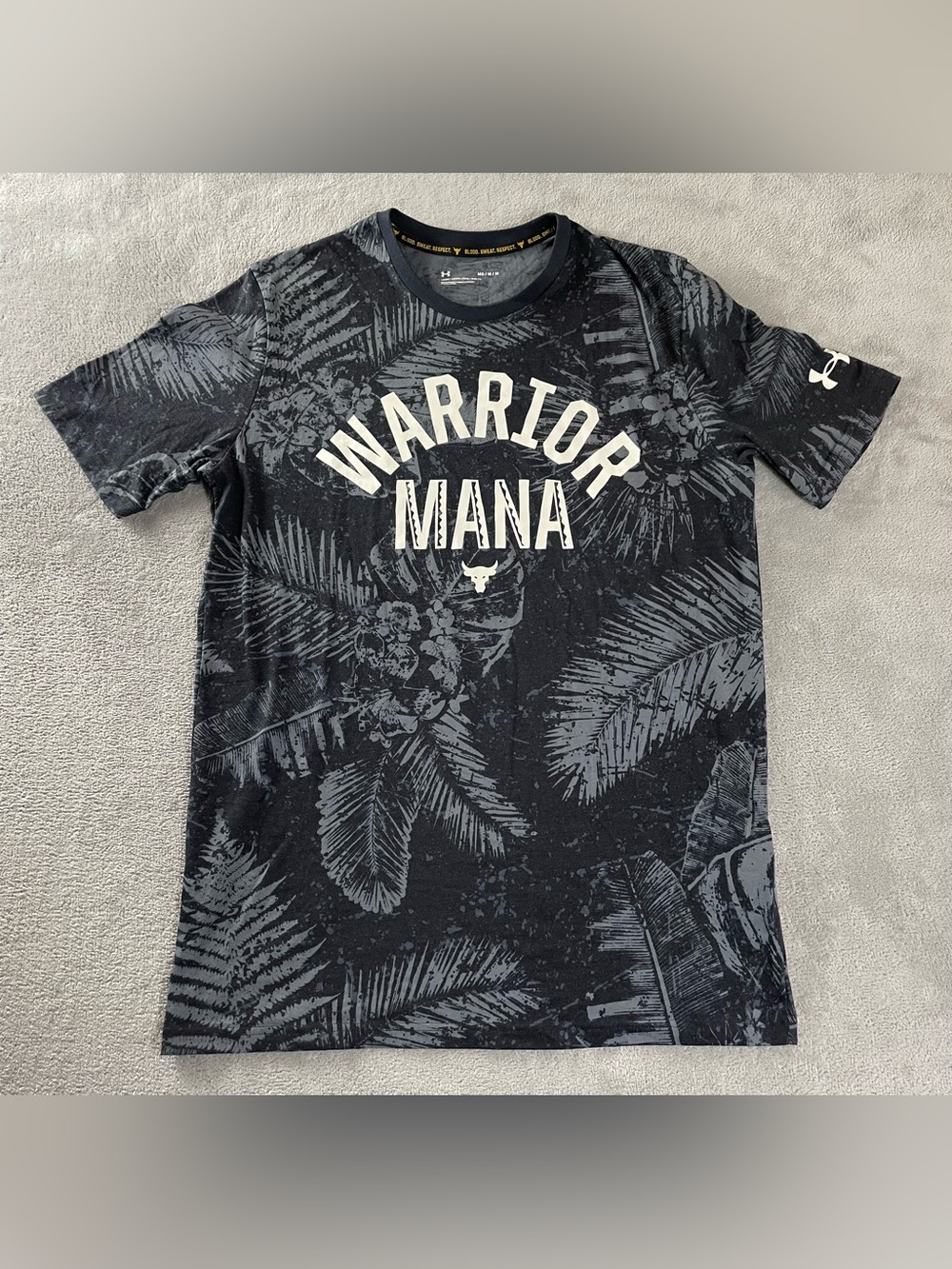 Under Armour Project Rock Mana Warrior Graphic T Shirt Black Gray Mens Medium